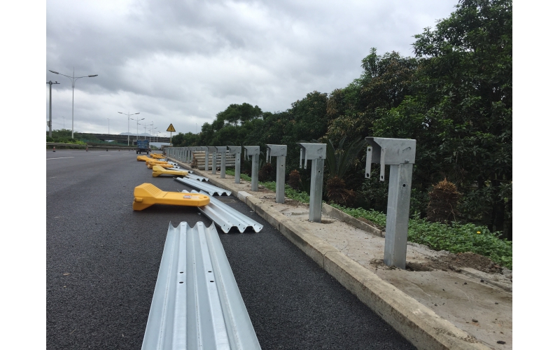 高速公路护栏维修方案
